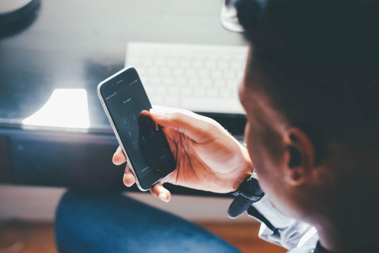 cine a inventat telefonul
